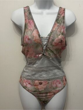 Mapale Teddy Floral Lace-Trim Bodysuit in Pink and Gray